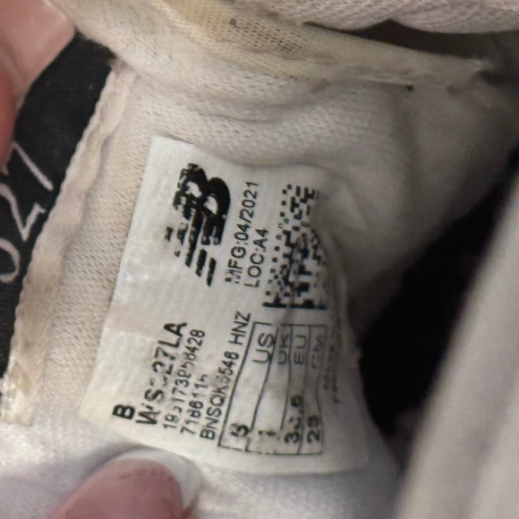 New Balance Shoes - Picture 6 of 7